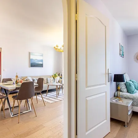 Apartment Providence - Elegant F3, Vue Incroyable, Balcon,ascenseur, Wifi *